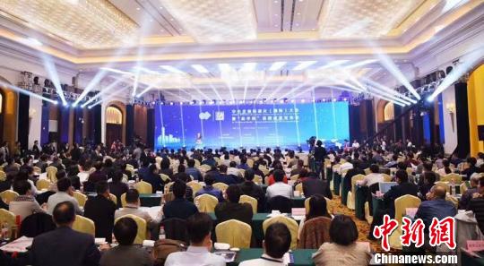 中小企業(yè)標準化(國際)大會暨“品字標”品牌成果發(fā)布會在浙江義烏舉辦。　鄧純 攝